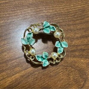 Vintage Gerrys Green Enamel Faux Pearl Open Work Circle Pin Brooch‎